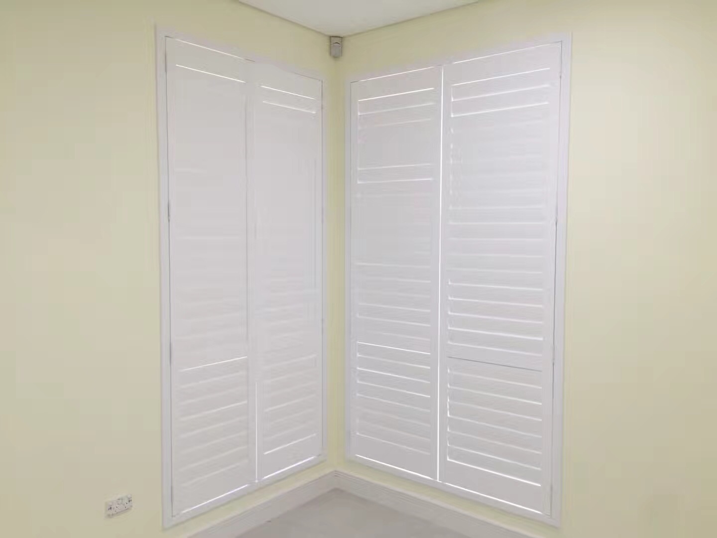 Vertical Screentex Flint Blinds